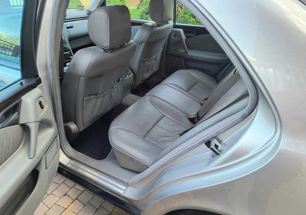 Mercedes-Benz Klasa E cena 16000 przebieg: 270000, rok produkcji 1999 z Żyrardów małe 742